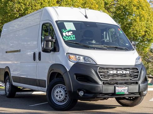 Used 2025 RAM ProMaster 3500 w/ Convenience Group image 2