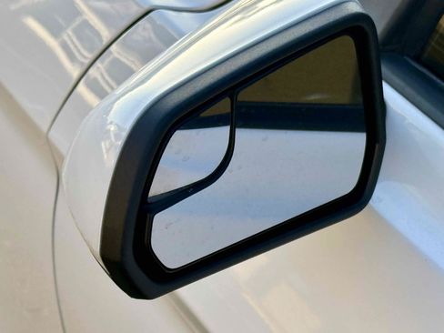 Used 2017 Ford Mustang Coupe RWD image 14