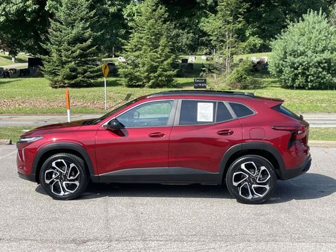Certified 2025 Chevrolet Trax RS FWD image 6