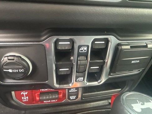 Used 2026 Jeep Wrangler Unlimited Rubicon AWD/4WD image 21