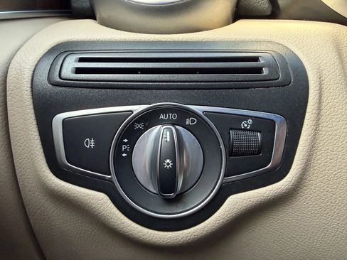 Used 2018 Mercedes-Benz GLC 300 GLC 300 4MATIC Sport Utility 4 image 22