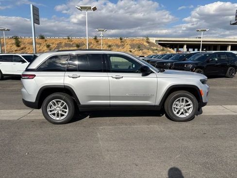 New 2026 Jeep Grand Cherokee 2WD image 8