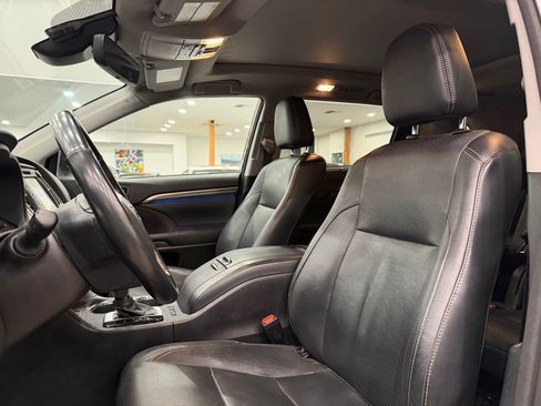 Used 2018 Toyota Highlander Limited Platinum image 6