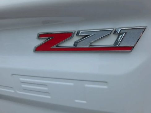 Used 2019 Chevrolet Silverado 1500 LTZ AWD/4WD image 17