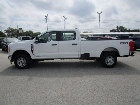 New 2025 Ford F250 XL w/ FX4 Off-Road Package image 3