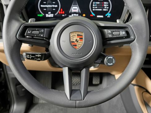 Certified 2024 Porsche Cayenne w/ Premium Package AWD/4WD image 27