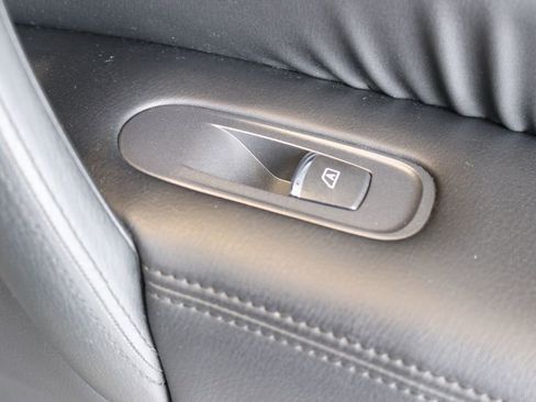 Used 2024 Nissan Armada SL image 33