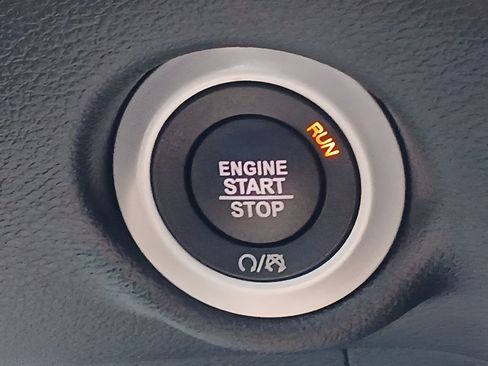 Used 2025 Chrysler Pacifica Select FWD image 18