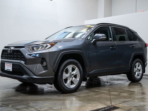 Used 2020 Toyota RAV4 XLE image 3