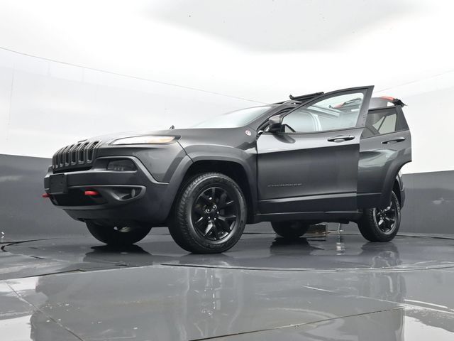Used 2016 Jeep Cherokee Trailhawk w/ Leather Interior Group AWD/4WD image 31