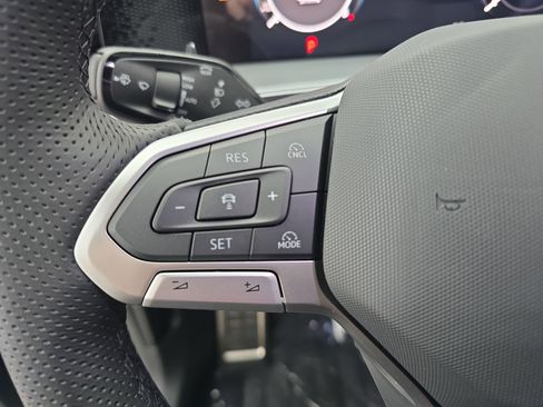 New 2026 Volkswagen Tiguan SE R-Line FWD image 17