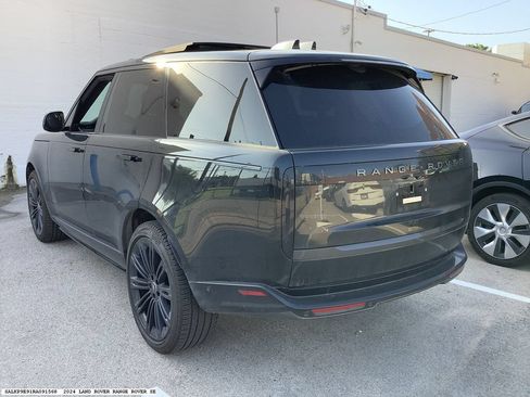 Used 2024 Land Rover Range Rover SE AWD/4WD image 3