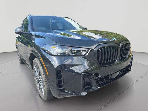 New 2026 BMW X5 xDrive40i w/ M Sport Package AWD/4WD image 3