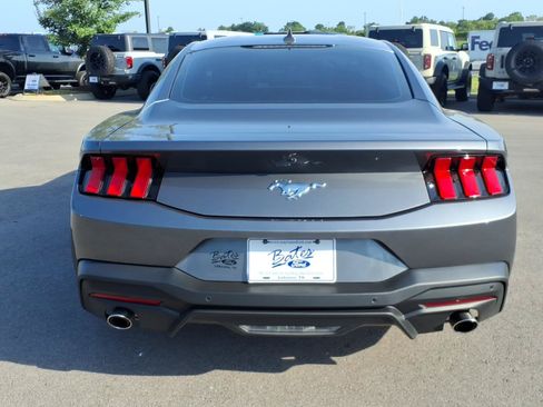 Used 2025 Ford Mustang Coupe RWD image 4