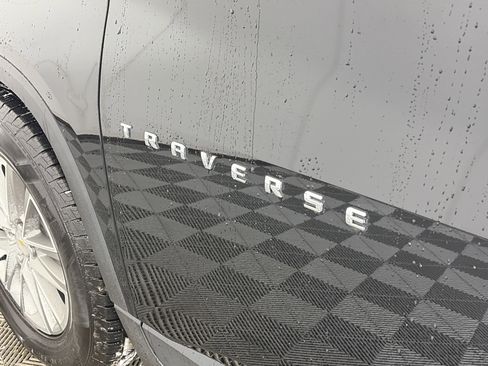Used 2023 Chevrolet Traverse LT image 19