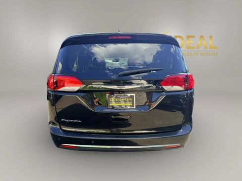 Used 2018 Chrysler Pacifica Touring-L Plus w/ Advanced Safetytec Group FWD image 5