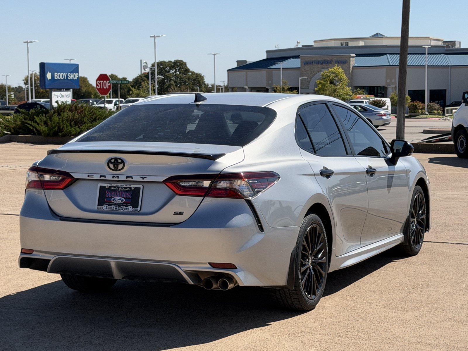 Used 2022 Toyota Camry SE FWD image 4