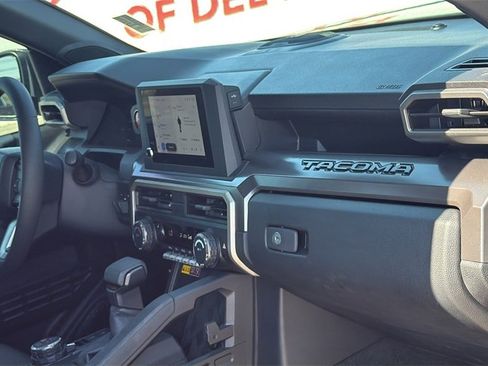 Used 2024 Toyota Tacoma TRD Off-Road image 27