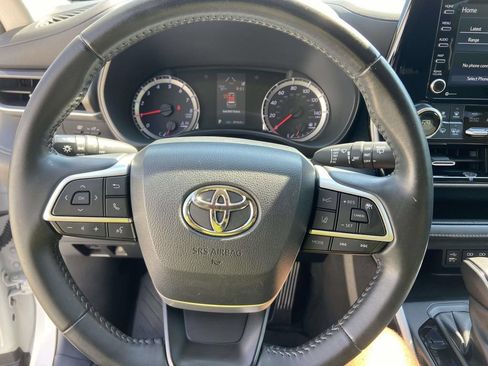 Used 2022 Toyota Highlander LE FWD image 36