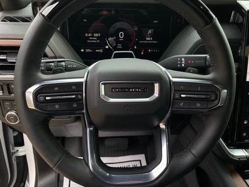 Used 2025 GMC Yukon Denali w/ Denali Reserve Package image 22