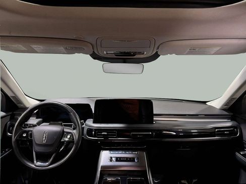 Certified 2025 Lincoln Aviator AWD image 19