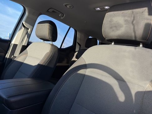 Used 2021 Chevrolet Traverse LT image 26