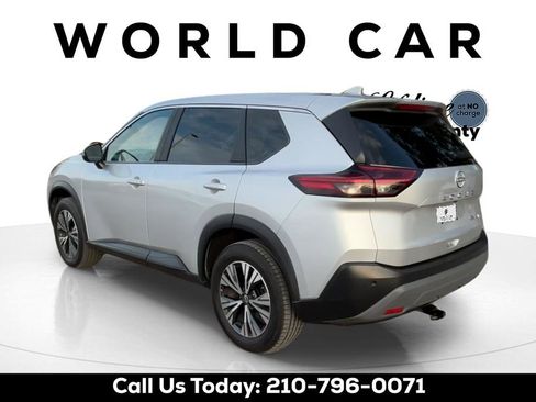 Used 2022 Nissan Rogue SV image 5