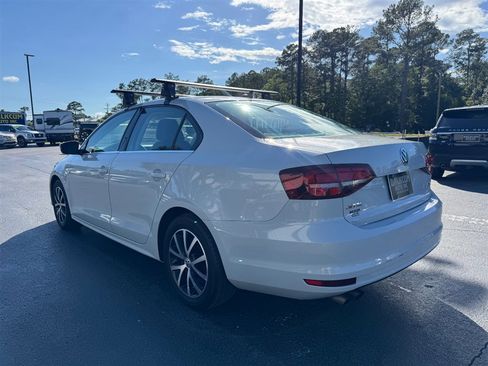 Used 2018 Volkswagen Jetta SE FWD image 6