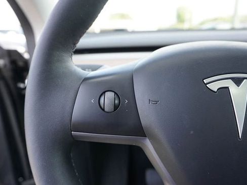 Used 2025 Tesla Model Y Long Range image 19