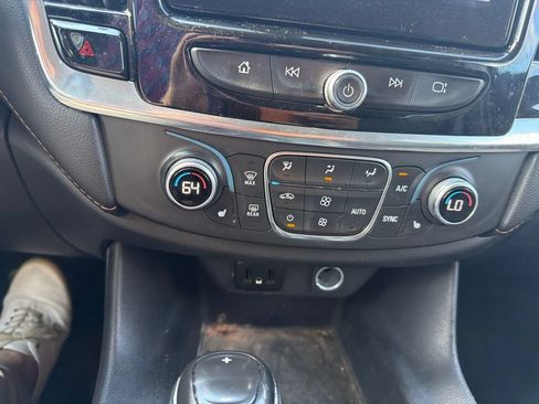 Used 2019 Chevrolet Traverse LT AWD/4WD image 17