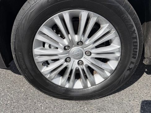 Used 2016 Chrysler Town & Country Touring-L FWD image 13