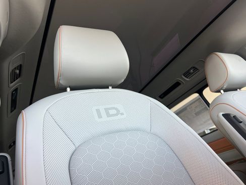 New 2025 Volkswagen ID. Buzz 1st Edition RWD image 18
