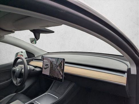 Used 2021 Tesla Model Y Long Range image 18