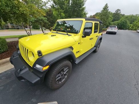 Used 2024 Jeep Wrangler Unlimited Sport AWD/4WD image 3