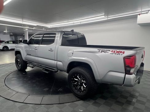 Used 2019 Toyota Tacoma TRD Sport image 3