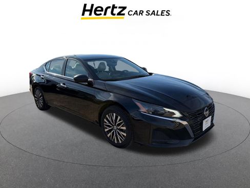 Used 2025 Nissan Altima 2.5 SV image 1