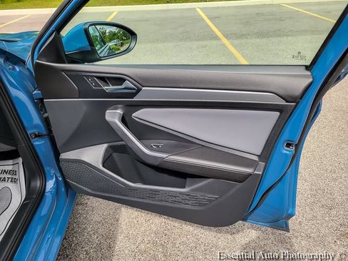 Used 2025 Volkswagen Jetta SE FWD image 27