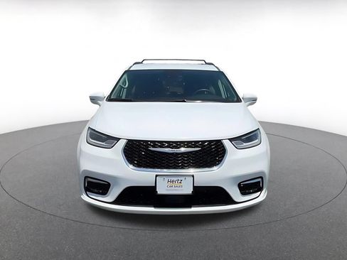 Used 2022 Chrysler Pacifica Touring-L FWD image 4