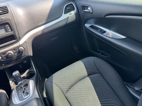 Used 2020 Dodge Journey SE w/ Blacktop Package FWD image 15