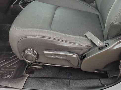 Used 2019 Jeep Wrangler Unlimited Sahara w/ Uconnect 4C Nav & Sound Group AWD/4WD image 14