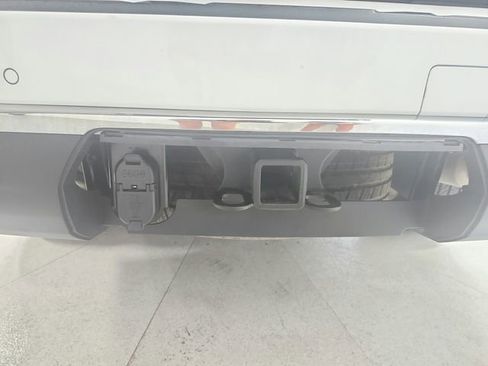 Used 2024 GMC Yukon SLT RWD image 49