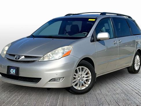 Used 2010 Toyota Sienna XLE w/ Towing Prep Pkg FWD image 3