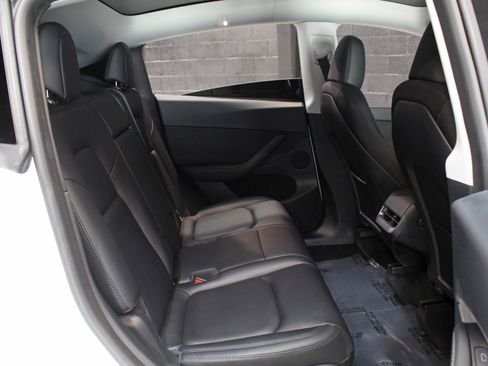 Used 2023 Tesla Model Y Long Range AWD/4WD image 38