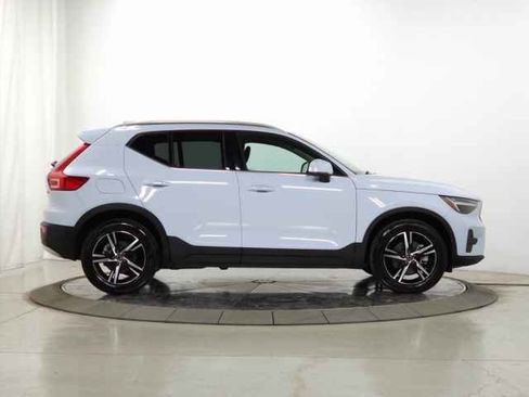 Certified 2025 Volvo XC40 B5 Core image 11