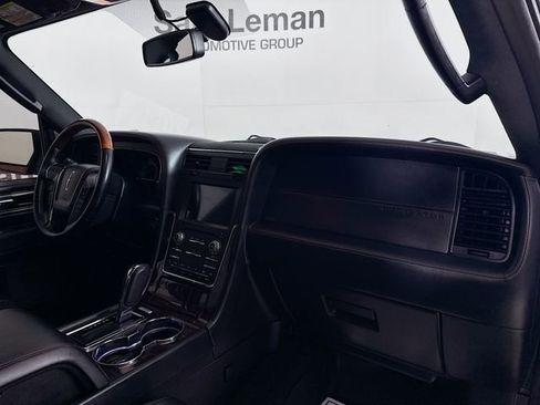 Used 2016 Lincoln Navigator L Reserve image 31