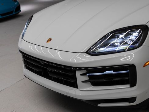 Certified 2025 Porsche Cayenne Coupe image 34