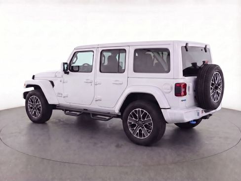 Used 2023 Jeep Wrangler Unlimited Sahara image 3