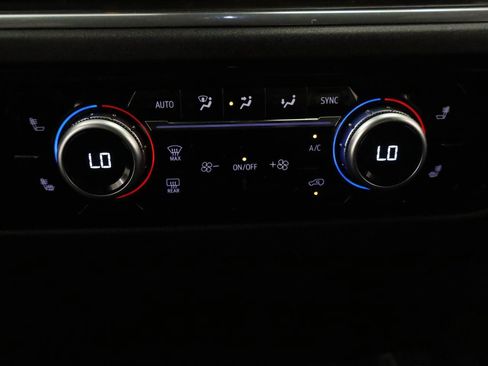 Used 2024 GMC Sierra 1500 SLT RWD image 11