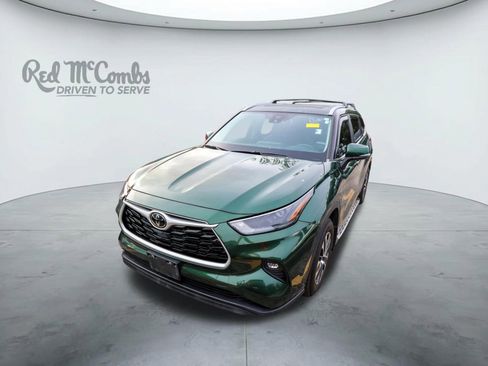 Used 2023 Toyota Highlander XLE FWD image 1