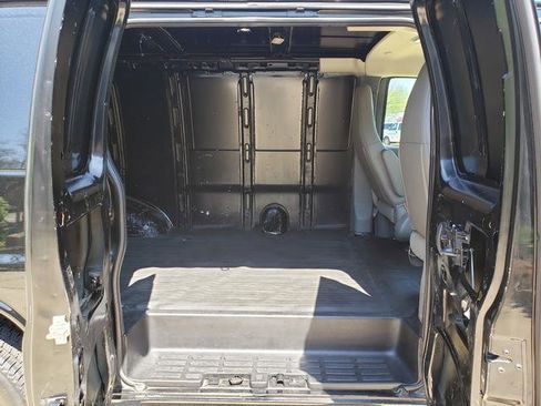 Used 2018 Chevrolet Express 2500 w/ Driver Convenience Package RWD image 12